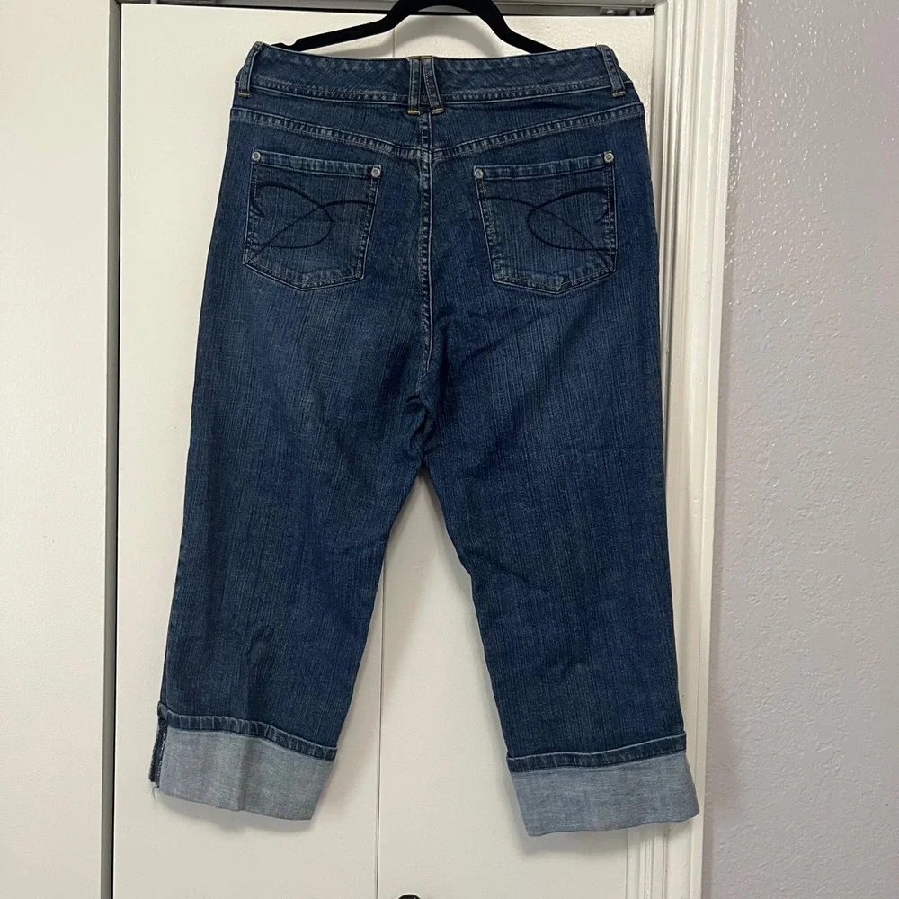 Chicos Platinum Dark Wash Cuffed Crop Jeans‎ Womens Size 2 Double Button Capri
